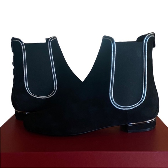 NEW SALVATORE
FERRAGAMO Aicha
Women's Black Boot - Picture 3 of 9